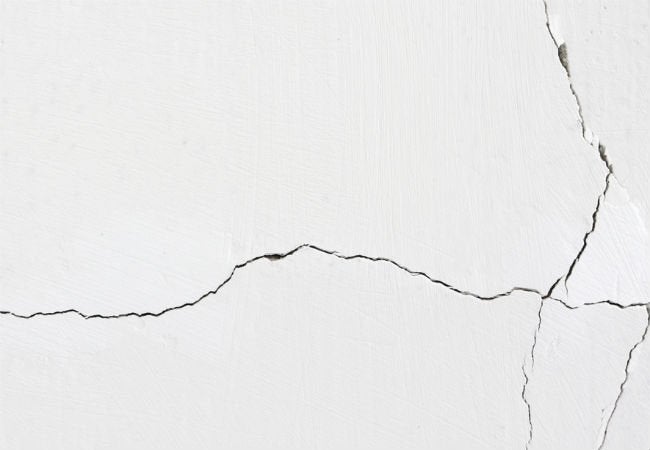 Cracks on the wall are fairly common. While most of them are purely aesthetic in nature, certain types of cracks require urgent attention.